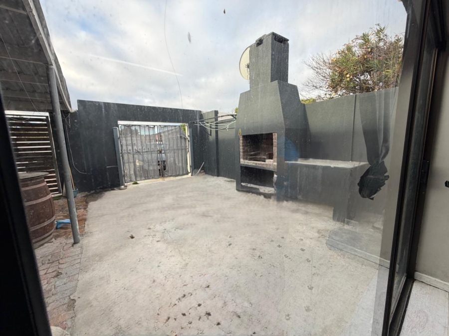 5 Bedroom Property for Sale in Lotus River Western Cape